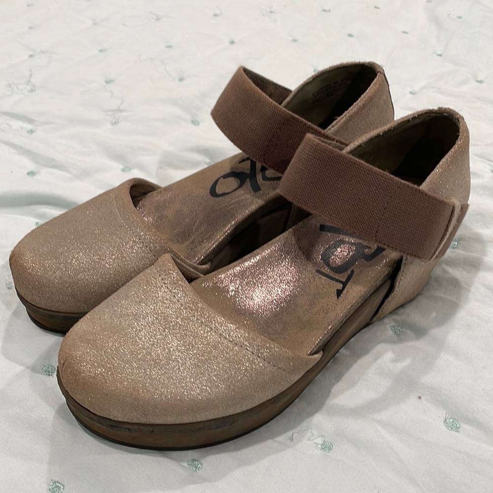 OTBT wedge Mary Jane size 9